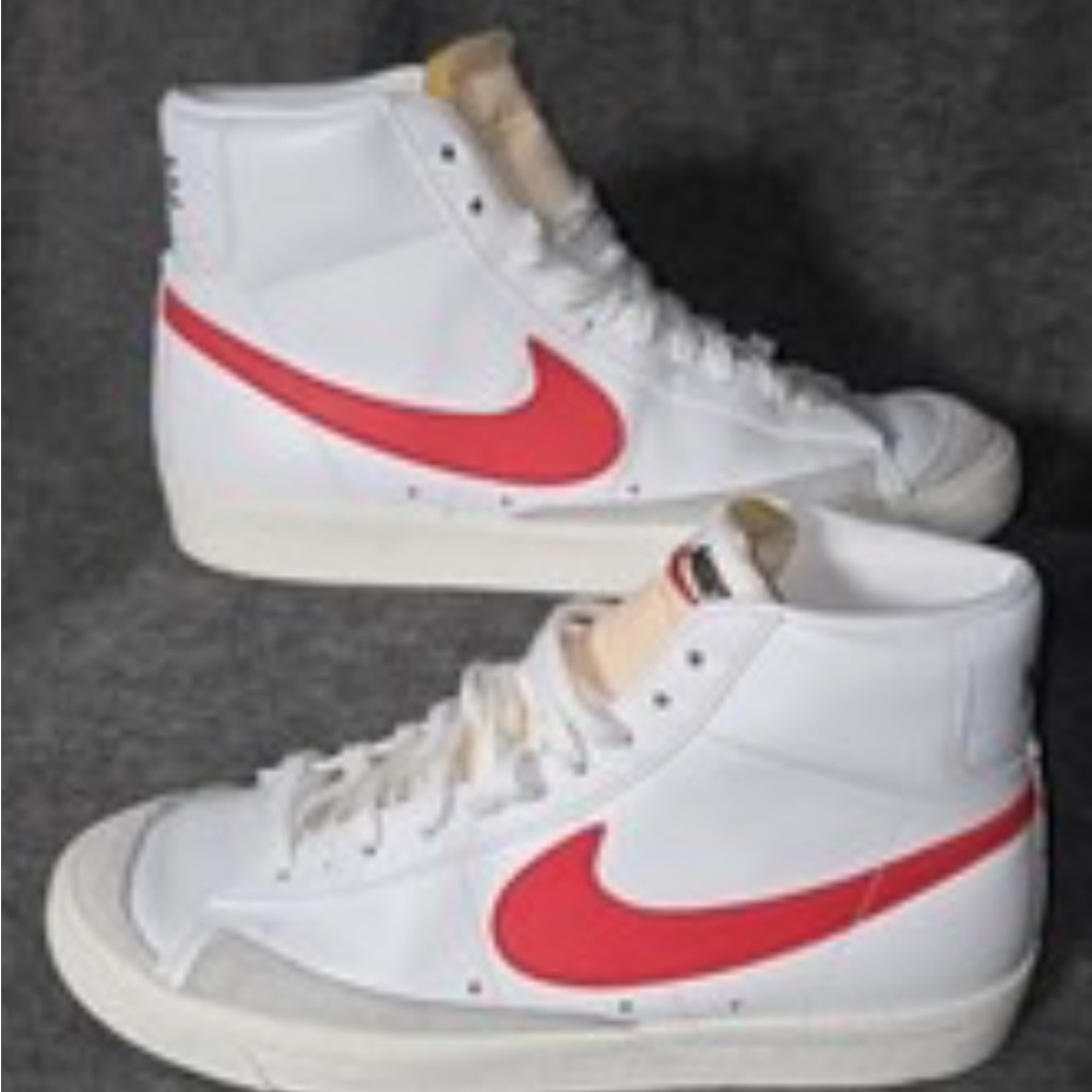 Nike White and Red High-Tops